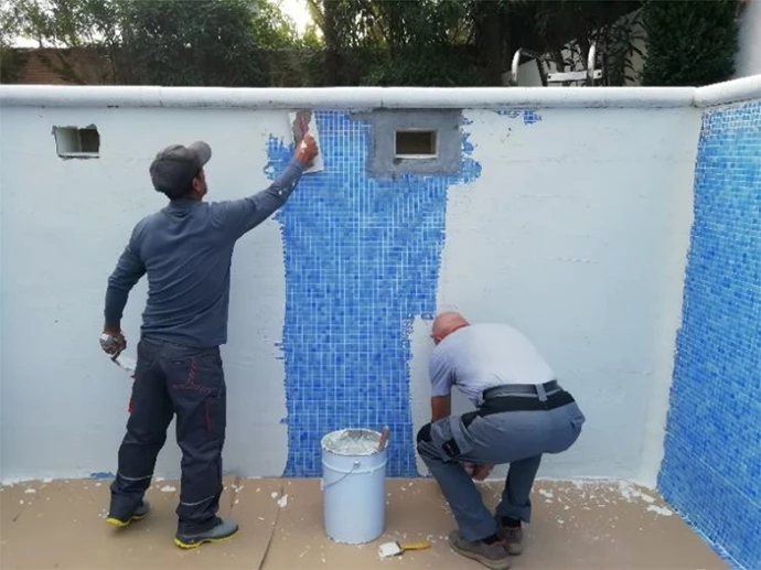 Impermeabilización y acabado de piscina de gresite